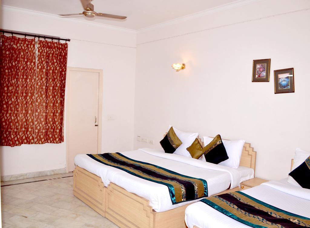 Hotel Sheela, 100M From Taj Mahal Agra  Exteriér fotografie